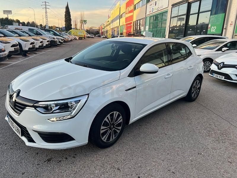 Usado Renault Mégane IV Business 95 CV (69 kW) 2019 Blanco Berlina