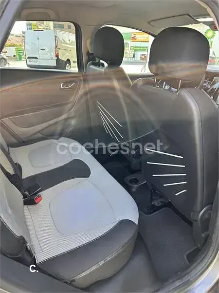Usado Renault Captur Intens 90 CV (66 kW) 2017 Gris / plata SUV