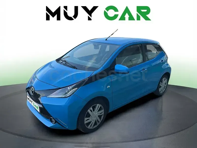 Usado Toyota Aygo X-play 69 CV (50 kW) 2018 Azul Utilitario
