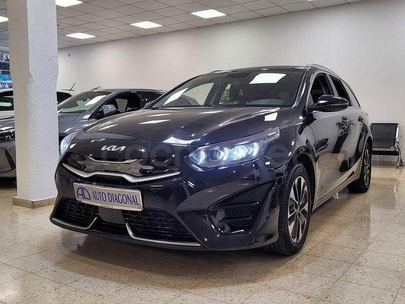 Usado Kia Ceed 141 CV (103 kW) 2024 Negro Utilitario