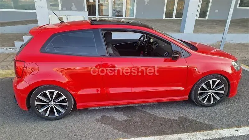 Usado VW Polo Sportline 90 CV (66 kW) 2017 Rojo Berlina