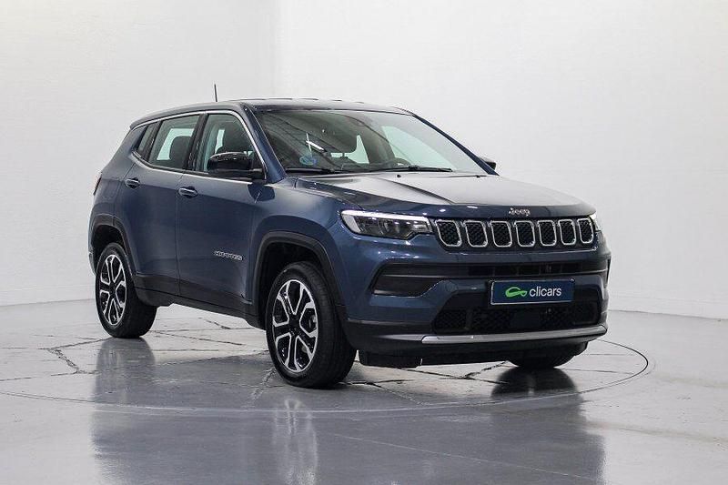 Usado Jeep Compass Altitude 130 CV (95 kW) 2024 Azul SUV