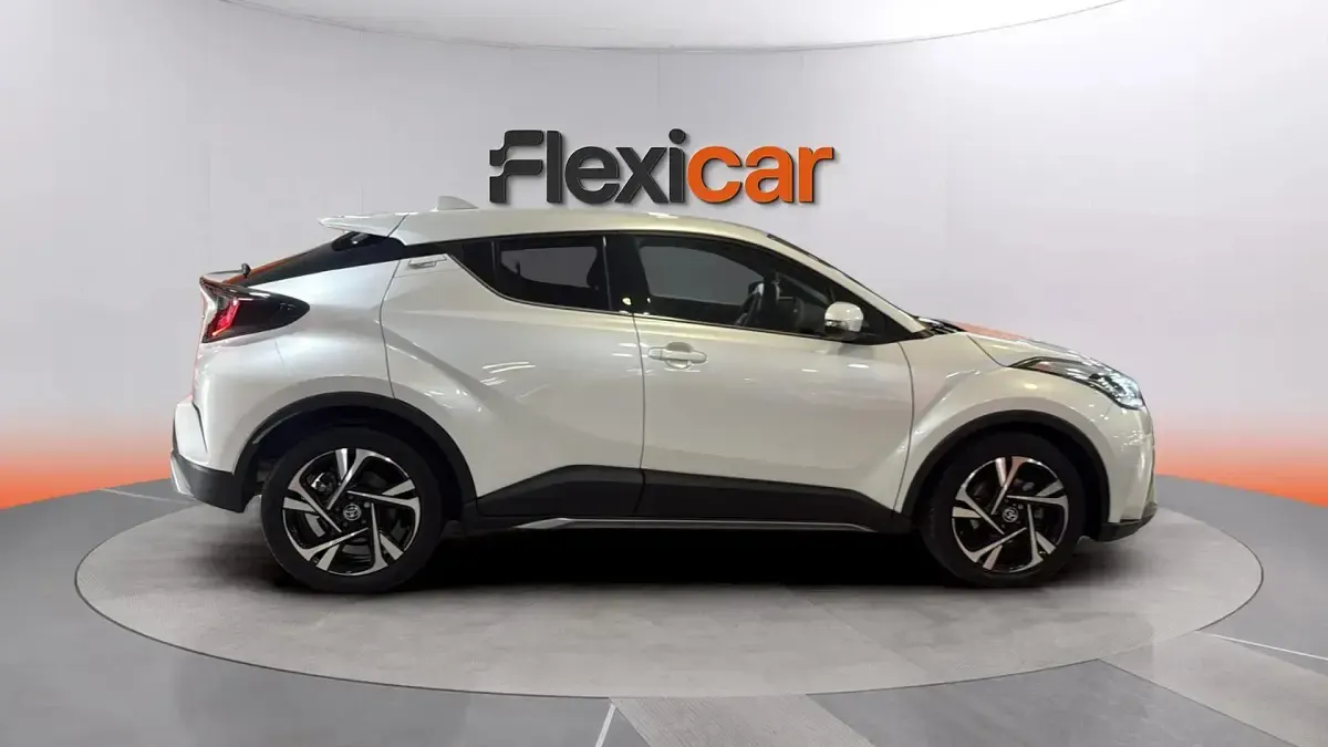 Käytetty Toyota C-HR Advance 184 HP (135 kW) 2023 Valkoinen Katumaasturi