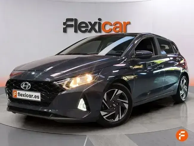 Usado Hyundai i20 100 CV (73 kW) 2022 Gris Utilitario