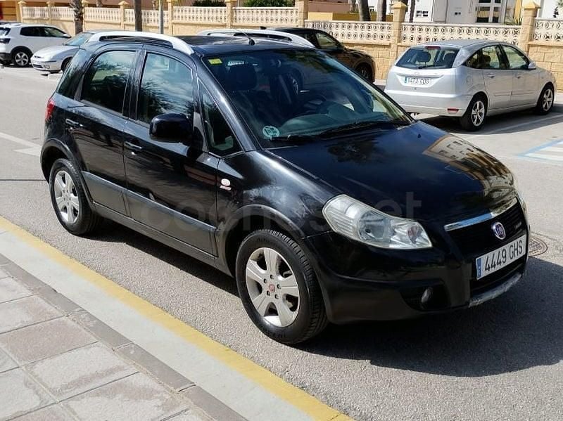Usado Fiat Sedici Emotion 120 CV (88 kW) 2008 Negro SUV