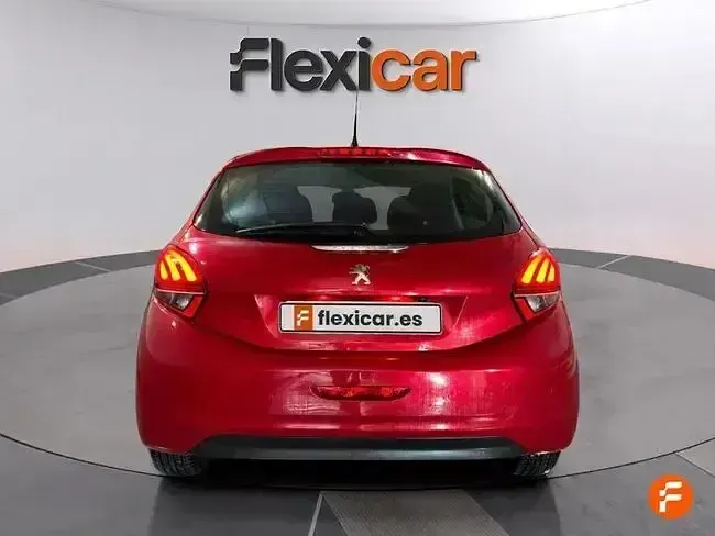 Usado Peugeot 208 Allure 100 CV (73 kW) 2017 Rojo Utilitario