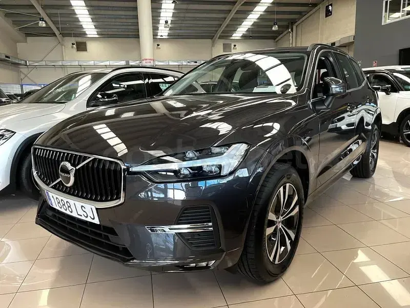 Usado Volvo XC60 Momentum 197 CV (144 kW) 2021 Gris / plata SUV