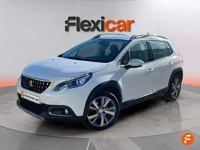 Usado Peugeot 2008 Active 100 CV (73 kW) 2019 Blanco SUV