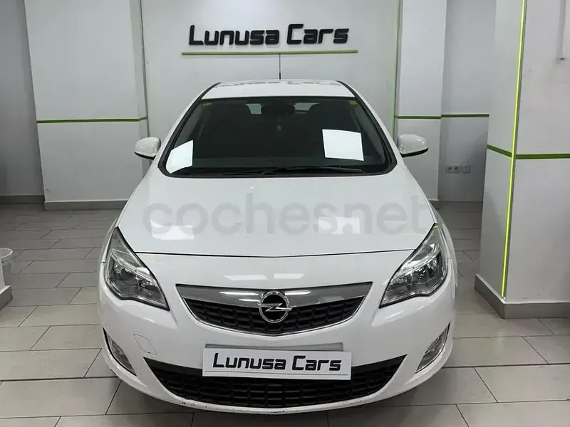 Usado Opel Astra Sport 110 CV (80 kW) 2011 Blanco Berlina
