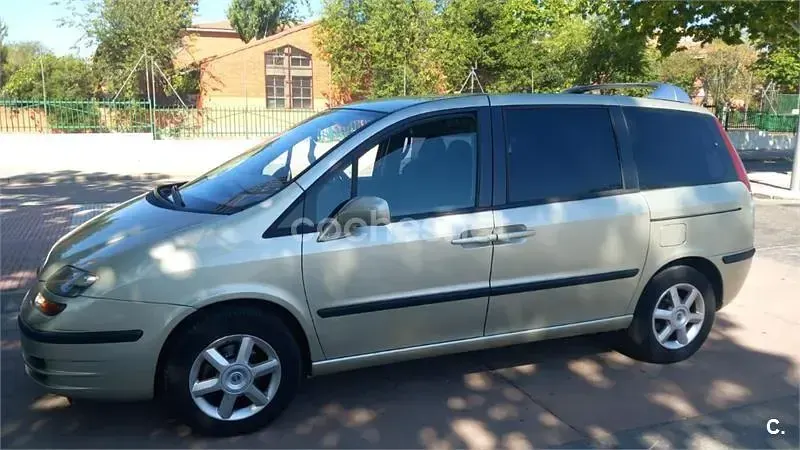 Usado Fiat Ulysse Emotion 128 CV (94 kW) 2006 Beige Monovolumen