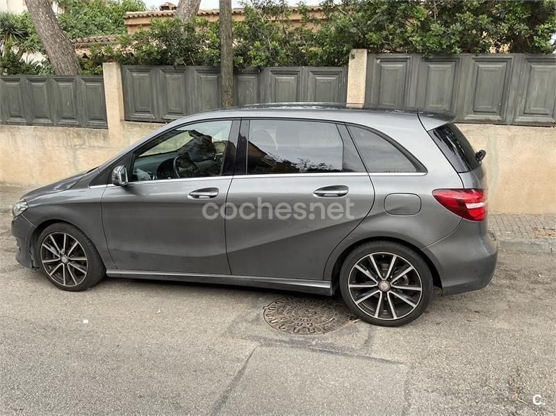 Usado Mercedes B180 109 CV (80 kW) 2017 Gris / plata Monovolumen