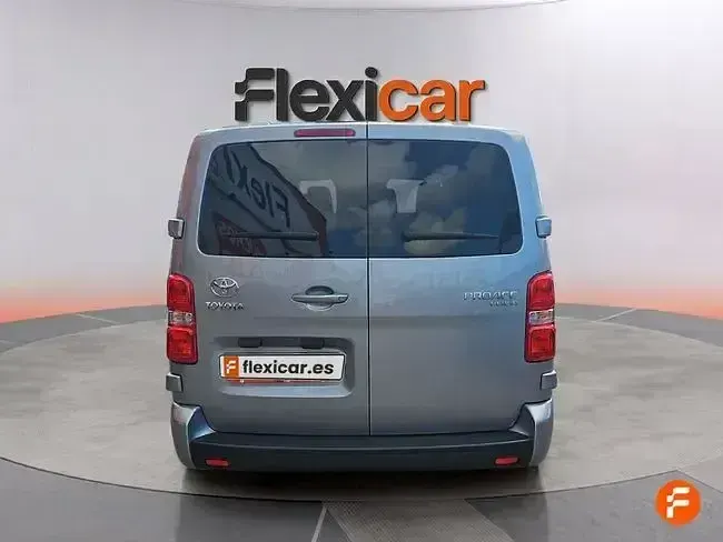 Usado Toyota Proace Verso 120 CV (88 kW) 2023 Gris Familiar