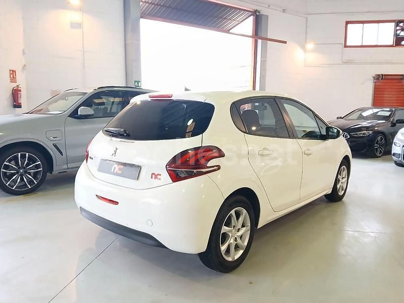 Usado Peugeot 208 Active 82 CV (60 kW) 2015 Blanco Utilitario