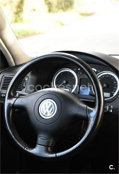 Usado VW Golf IV Highline 130 CV (95 kW) 2003 Gris / plata Berlina