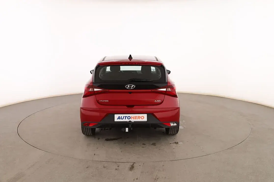 Usado Hyundai i20 84 CV (61 kW) 2022 Rojo Utilitario