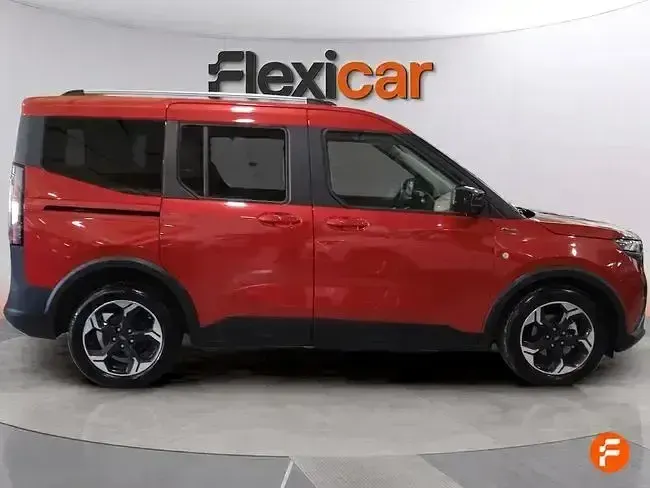 Usado Ford Tourneo Courier Titanium 125 CV (91 kW) 2025 Rojo Monovolumen