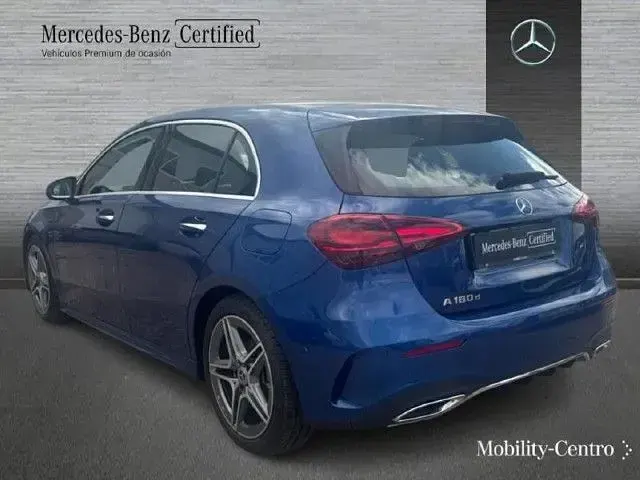 Usado Mercedes A180 116 CV (85 kW) 2024 Azul espectra Berlina