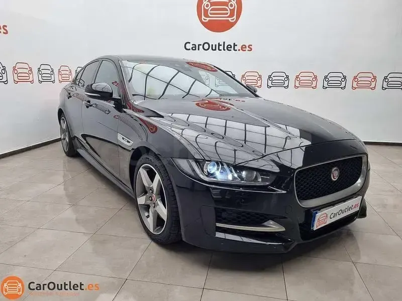 Usado Jaguar XE Pure 200 CV (147 kW) 2018 Negro Berlina