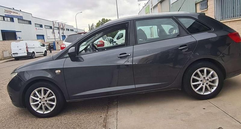 Usado Seat Ibiza ST Style 105 CV (77 kW) 2012 Gris Familiar