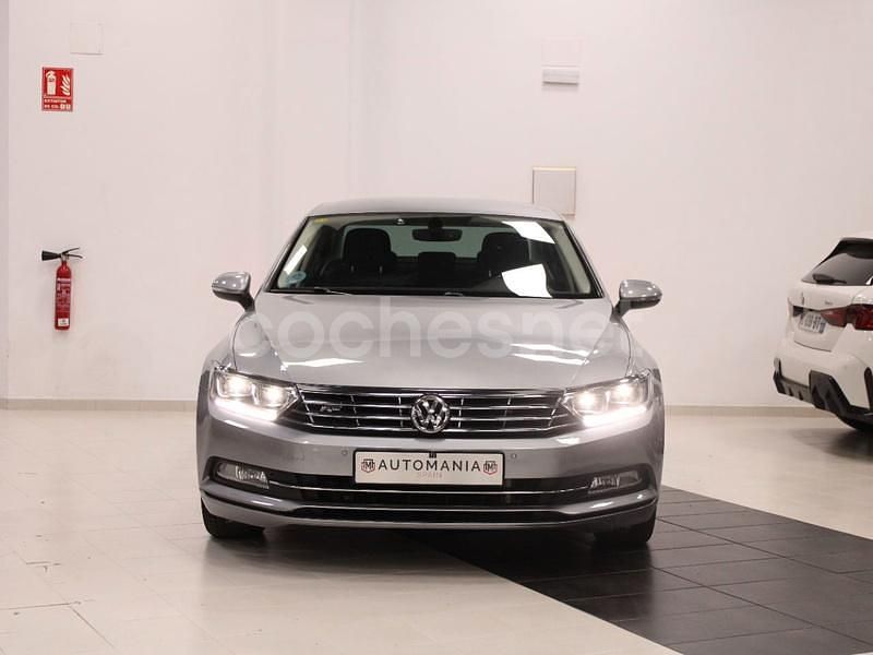 Usado VW Passat R-line 150 CV (110 kW) 2018 Gris / plata Berlina
