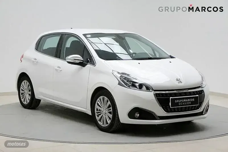 Usado Peugeot 208 Allure 100 CV (73 kW) 2018 Blanco Utilitario