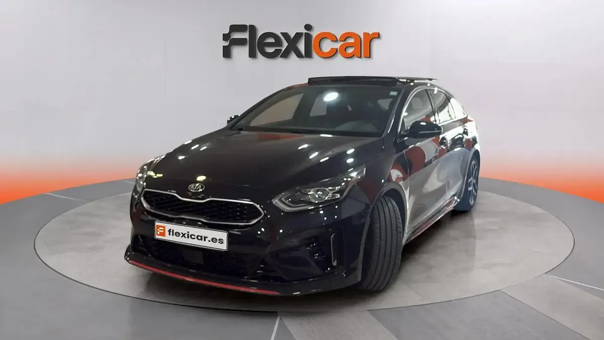 Usado Kia ProCeed GT-Line 140 CV (102 kW) 2019 Negro Familiar