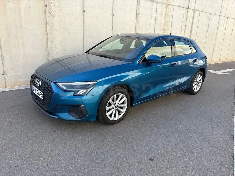 Usado Audi A3 116 CV (85 kW) 2021 Azul Berlina
