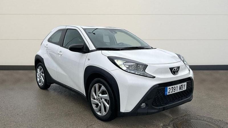 Usado Toyota Aygo Play 72 CV (52 kW) 2022 Blanco Utilitario