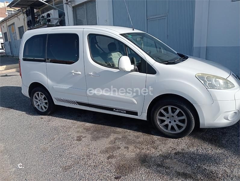 Usado Peugeot Partner Tepee Access 75 CV (55 kW) 2011 Blanco Monovolumen