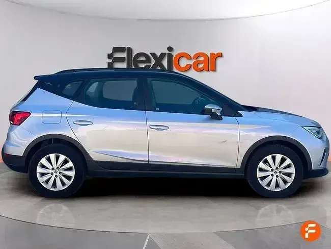 Usado Seat Arona Style 110 CV (80 kW) 2022 Gris SUV