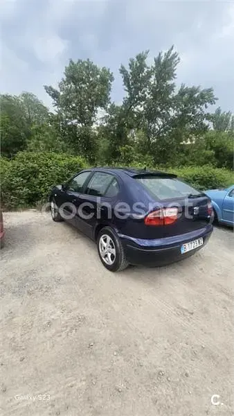 Usado Seat Leon 110 CV (80 kW) 2000 Azul Utilitario