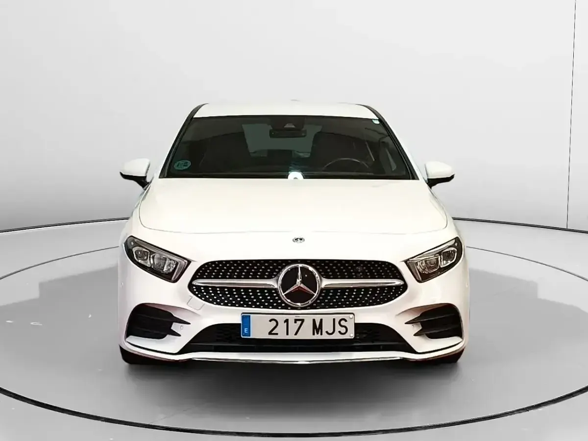 Usado Mercedes A180 AMG line 116 CV (85 kW) 2023 Blanco Berlina
