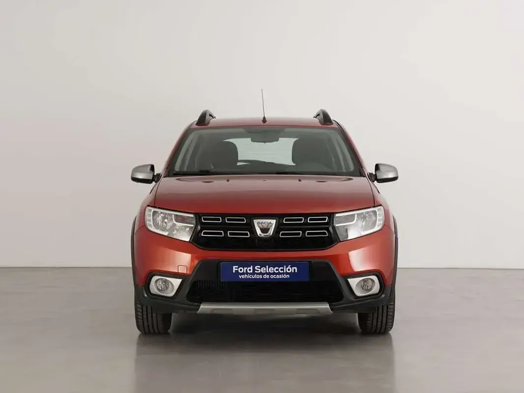 Usado Dacia Sandero Stepway Ambiance 90 CV (66 kW) 2018 Naranja Utilitario