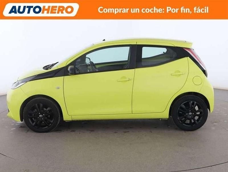 Usado Toyota Aygo X-cite 70 CV (51 kW) 2017 Amarillo Utilitario