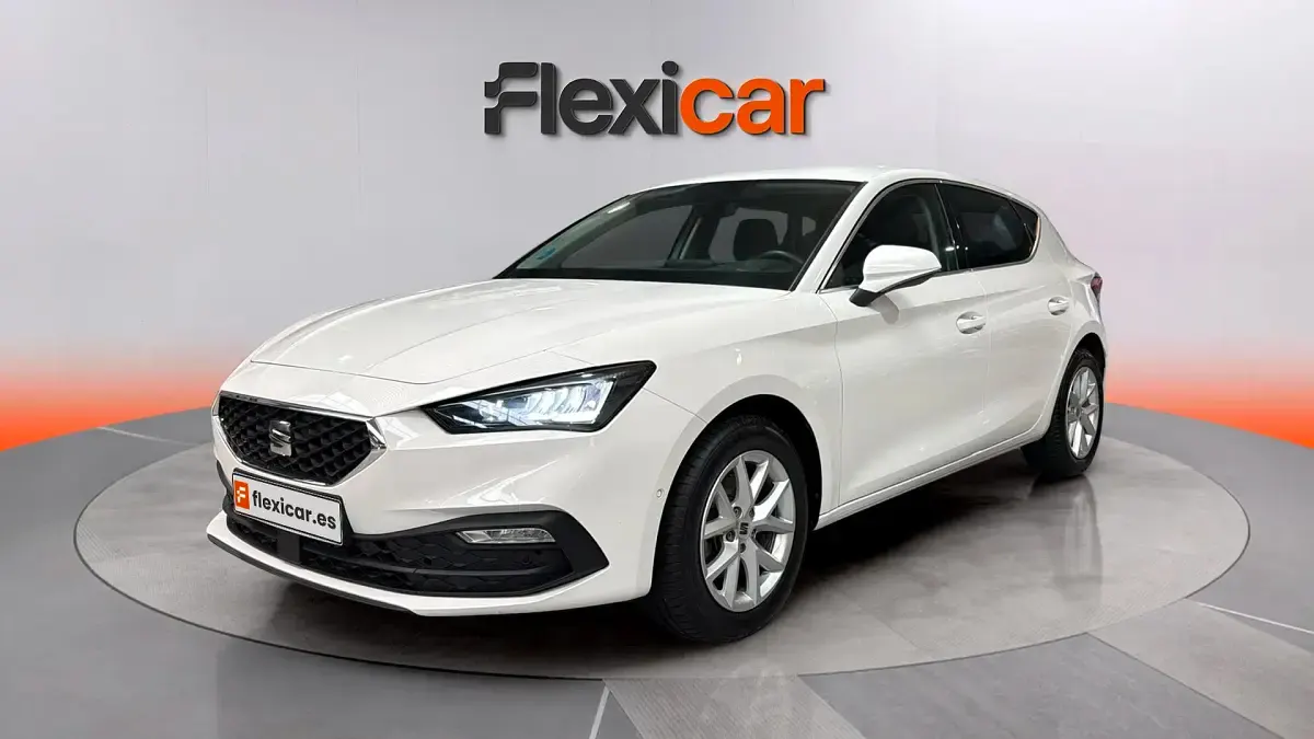 Usado Seat Leon Style 116 CV (85 kW) 2025 Blanco Familiar