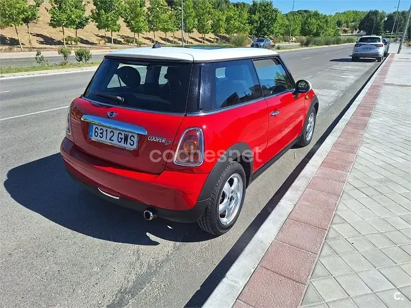Usado Mini Cooper D 110 CV (80 kW) 2010 Rojo Utilitario