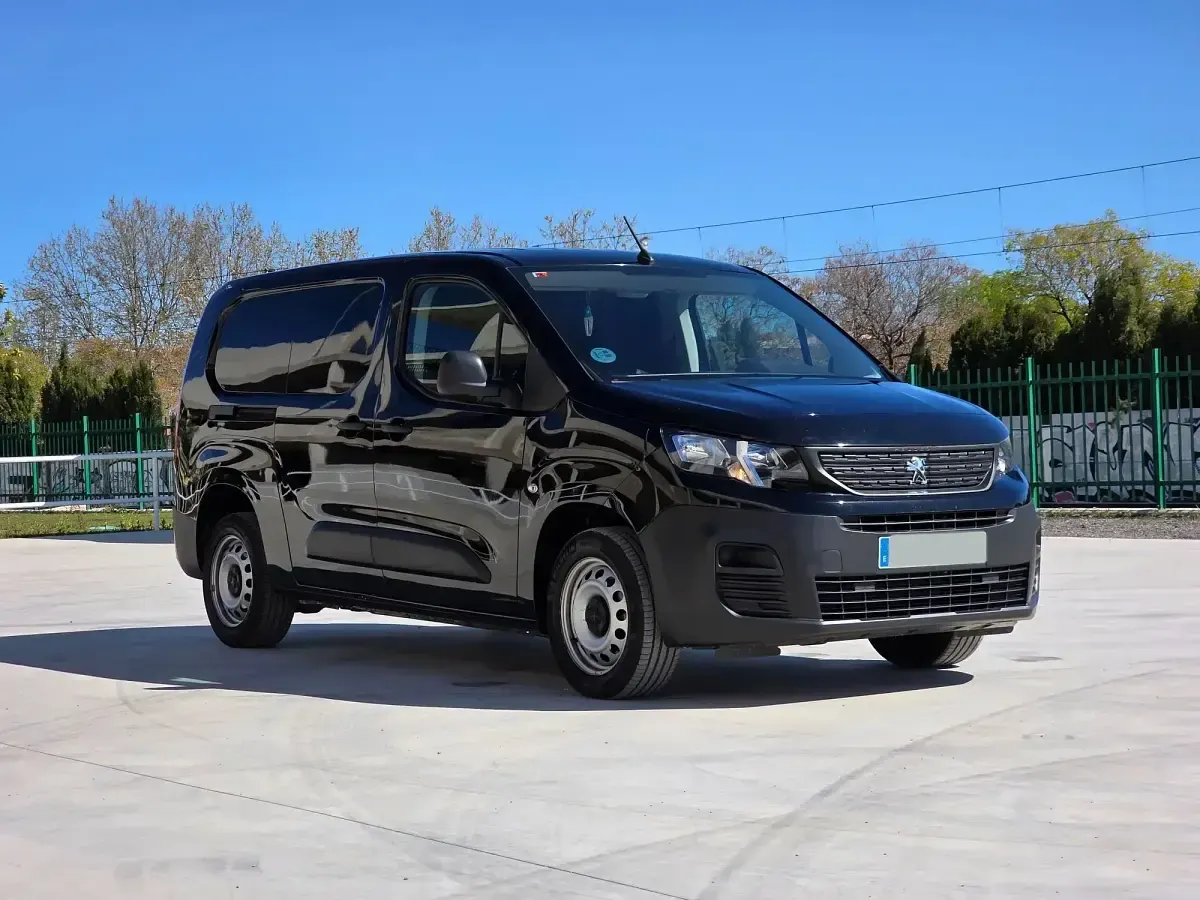 Usado Peugeot Partner S 102 CV (75 kW) 2023 Negro Monovolumen