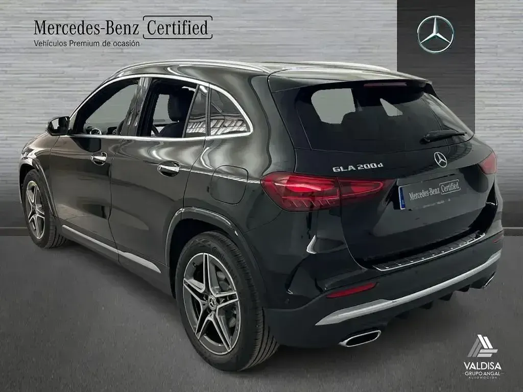 Usado Mercedes GLA200 150 CV (110 kW) 2026 Negro cosmos SUV