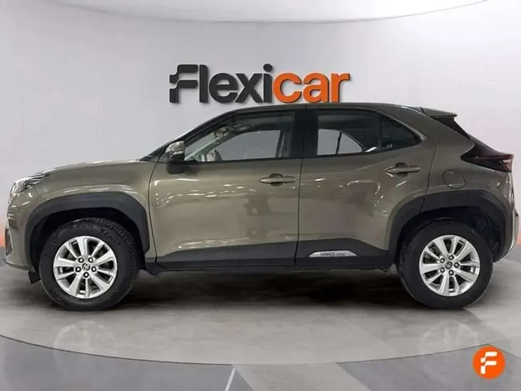 Usado Toyota Yaris Cross Business Edition 116 CV (85 kW) 2022 Verde SUV