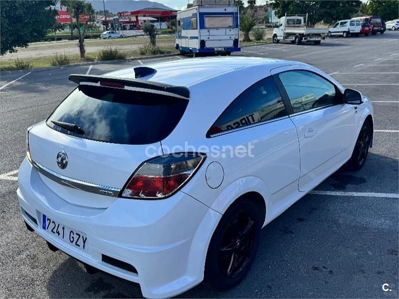 Usado Opel Astra GTC Sport 110 CV (80 kW) 2010 Blanco Berlina