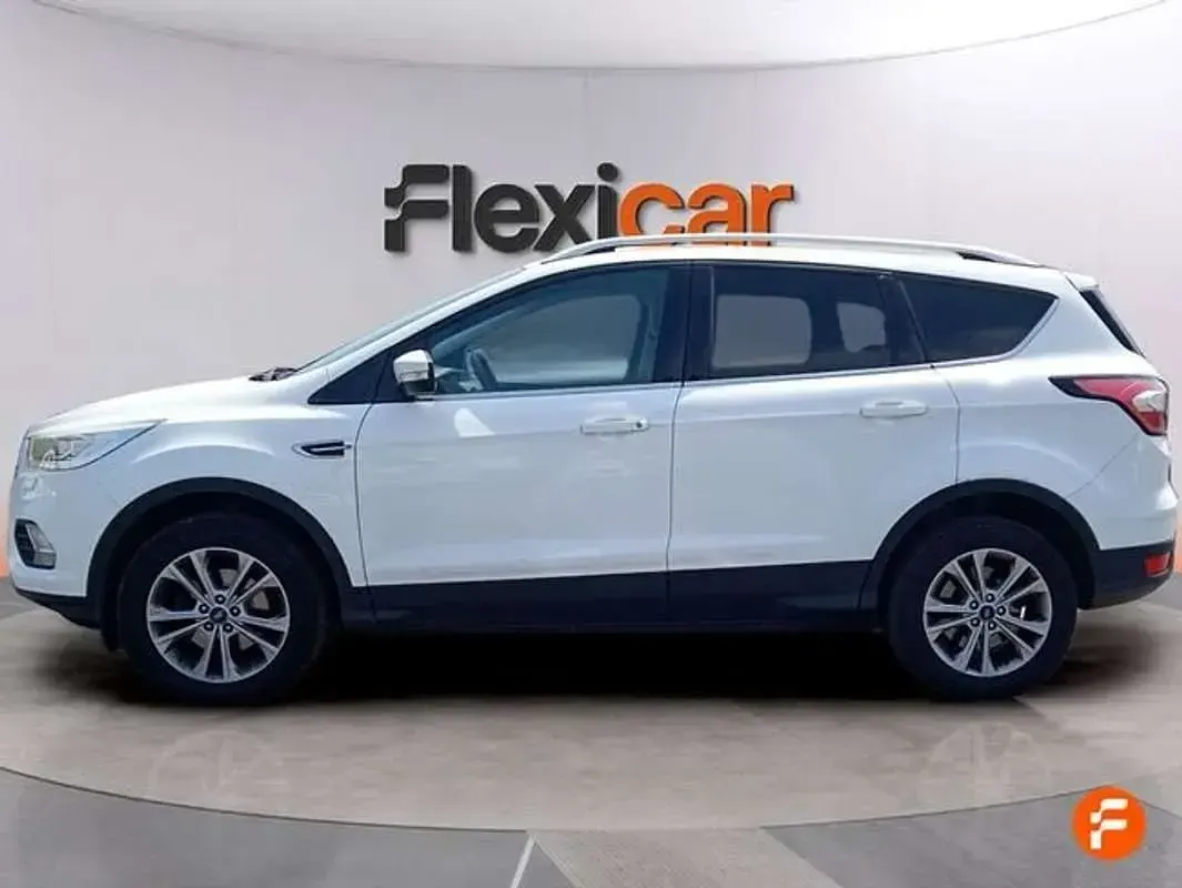 Usado Ford Kuga Trend 150 CV (110 kW) 2017 Blanco SUV