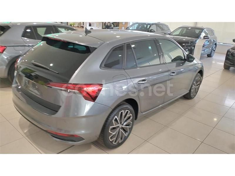 Nuevo Skoda Scala 115 CV (84 kW) 2025 Gris / plata Utilitario
