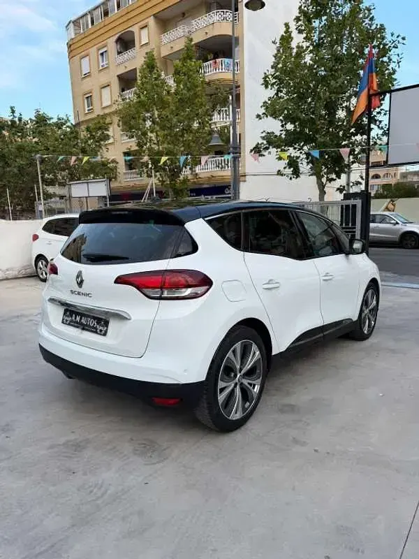 Usado Renault Grand Scénic IV Edition One 131 CV (96 kW) 2017 Blanco Monovolumen