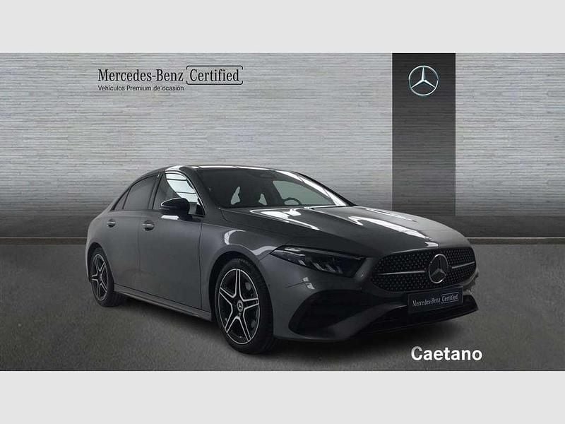 Usado Mercedes A200 150 CV (110 kW) 2025 Gris Berlina