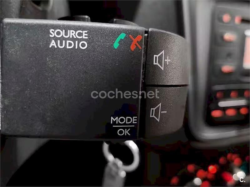 Usado Dacia Dokker Stepway 90 CV (66 kW) 2017 Blanco Monovolumen