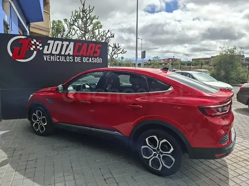 Usado Renault Arkana Equilibre 145 CV (106 kW) 2023 Granate SUV