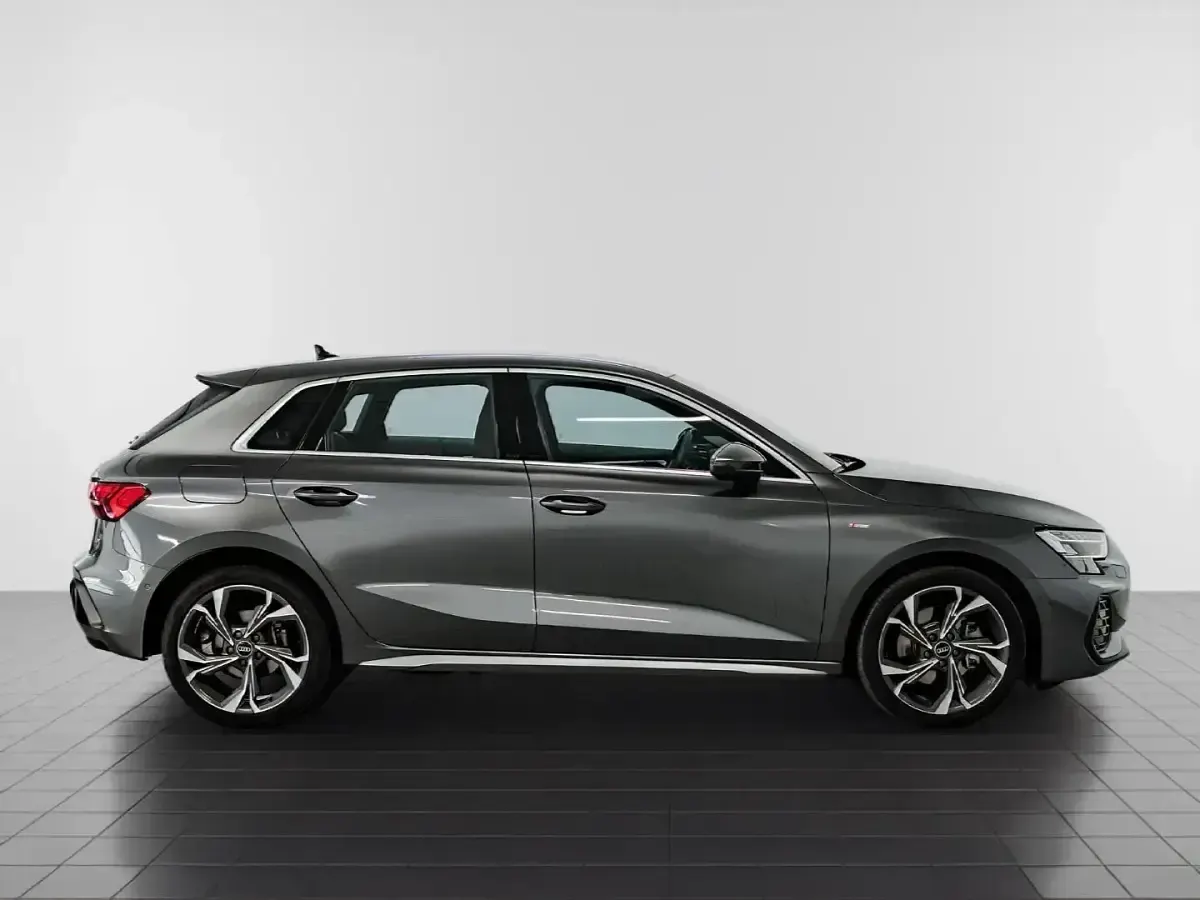Usado Audi A3 Sportback e-tron S-Line 204 CV (150 kW) 2025 Gris Utilitario
