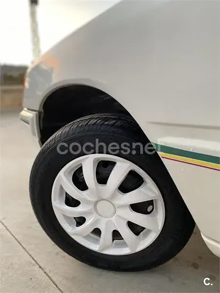Usado Peugeot 205 65 CV (47 kW) 1989 Blanco Berlina