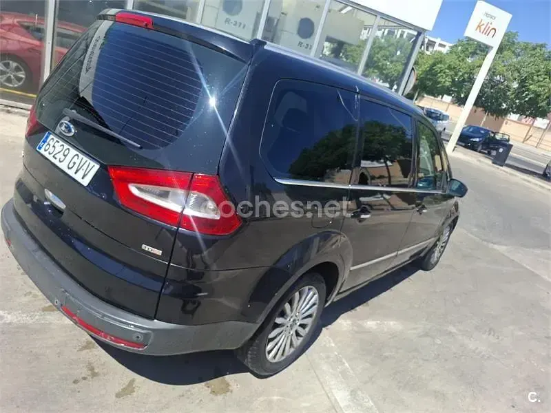 Usado Ford Galaxy Trend 140 CV (102 kW) 2010 Negro Monovolumen