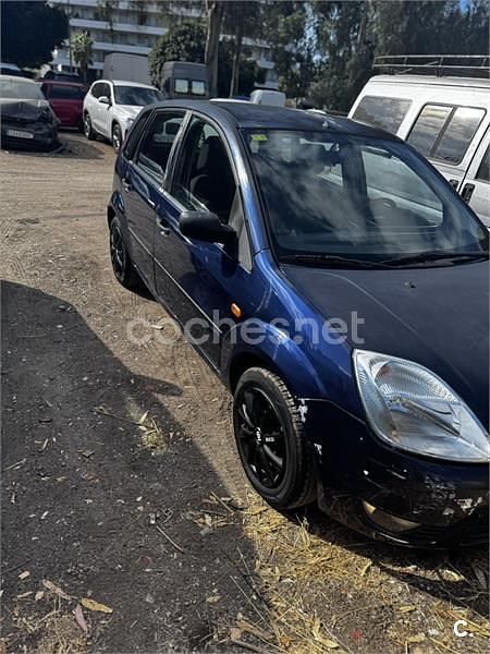 Azul Usado 2005 Ford Fiesta Trend Utilitario | 2000 € (Super precio) - Imagen 1/4